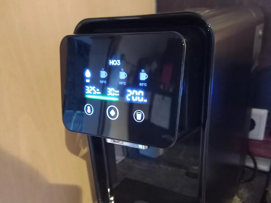 Home One in Schwarz in der Küche eines Amazon-Kunden